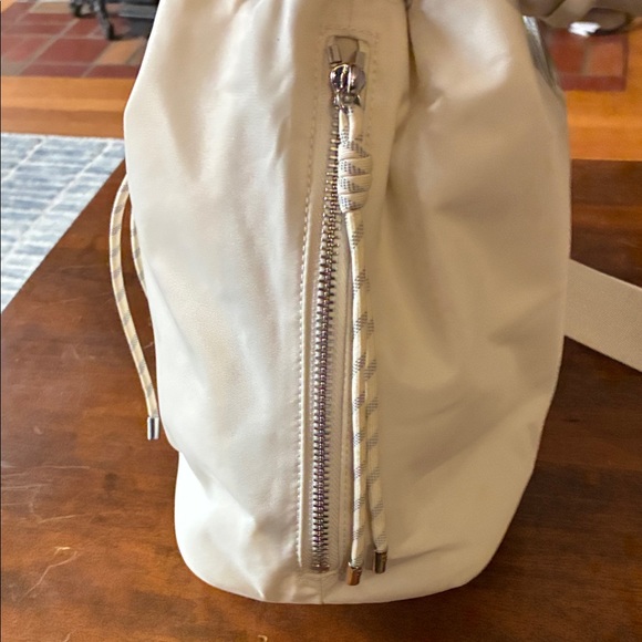 Lululemon Athletica Cream Crossbody Bag - Picture 4 of 6